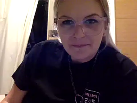 Snapshot of vanillesoumise chatting on September 14, 2025, 7:13 pm vanillesoumise online show from September 14, 2025, 7:13 pm