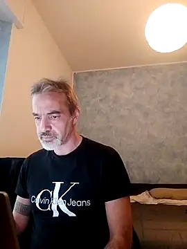 Snapshot of Marcolino183 chatting on December 18, 2024, 3:22 pm Marcolino183 online show from December 18, 2024, 3:22 pm