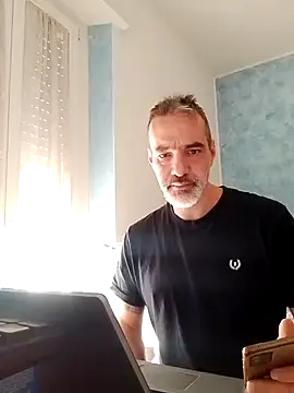 Snapshot of Marcolino183 chatting on February 5, 2025, 9:25 am Marcolino183 online show from February 5, 2025, 9:25 am