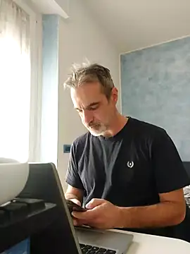 Snapshot of Marcolino183 chatting on February 28, 2025, 9:36 am Marcolino183 online show from February 28, 2025, 9:36 am