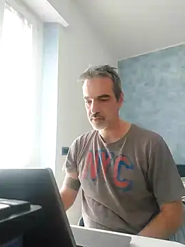 Snapshot of Marcolino183 chatting on March 17, 2025, 10:17 am Marcolino183 online show from March 17, 2025, 10:17 am