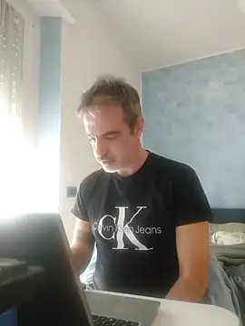 Snapshot of Marcolino183 chatting on March 19, 2025, 8:55 am Marcolino183 online show from March 19, 2025, 8:55 am