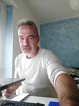 Snapshot of Marcolino183 chatting on October 22, 2025, 8:25 am Marcolino183 online show from October 22, 2025, 8:25 am