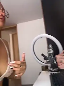 baby lizy online show from September 27, 2025, 5:29 pm