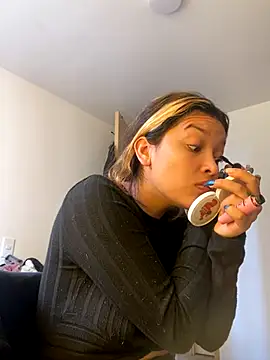 baby lizy online show from October 26, 2025, 6:14 pm