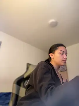 baby lizy online show from February 18, 2026, 5:53 pm