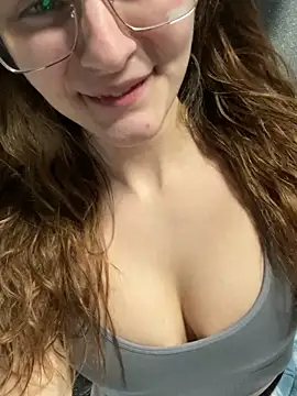 Snapshot of psilybaby chatting on March 7, 2025, 5:18 am psilybaby online show from March 7, 2025, 5:18 am