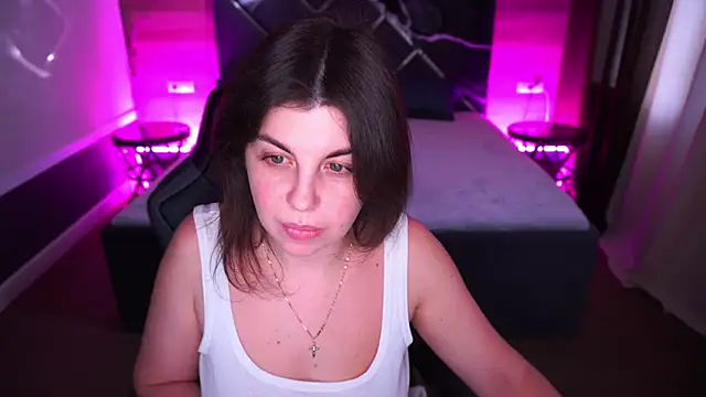 MirandaWong online show from November 13, 2025, 6:45 am