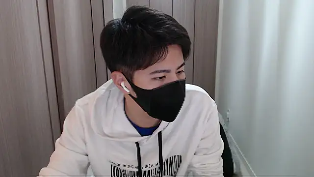 Snapshot of ryota_kkk chatting on December 8, 2024, 12:41 pm ryota kkk online show from December 8, 2024, 12:41 pm