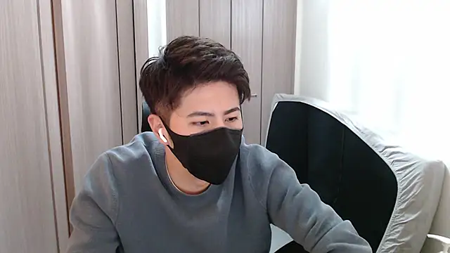 Snapshot of ryota_kkk chatting on December 27, 2024, 12:23 pm ryota kkk online show from December 27, 2024, 12:23 pm