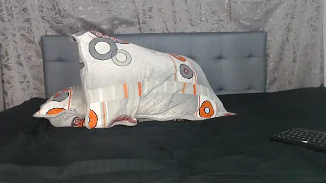 Snapshot of Soe_Lara chatting on May 6, 2026, 1:27 pm Soe Lara online show from May 6, 2026, 1:27 pm