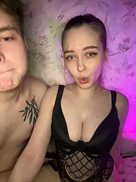 Family-Mm1 online show from April 6, 2026, 4:52 pm