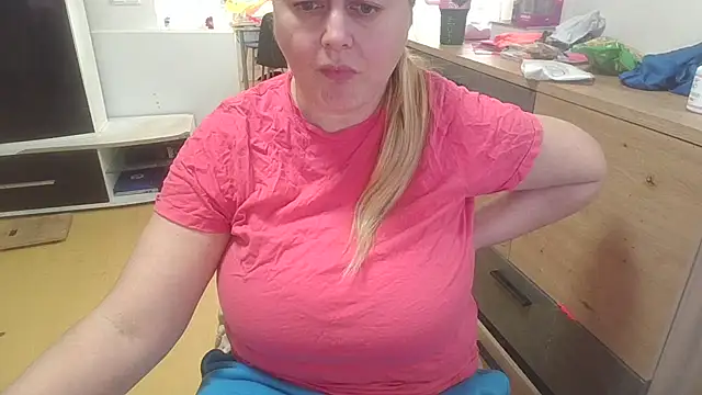 Snapshot of Meliss_Official9 chatting on February 21, 2026, 10:16 am Meliss Official9 online show from February 21, 2026, 10:16 am