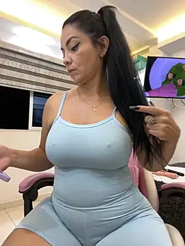 Hot beauty   online show from November 13, 2025, 2:43 am