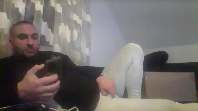 Snapshot of NewyorkDimi chatting on January 13, 2025, 3:01 am NewyorkDimi online show from January 13, 2025, 3:01 am