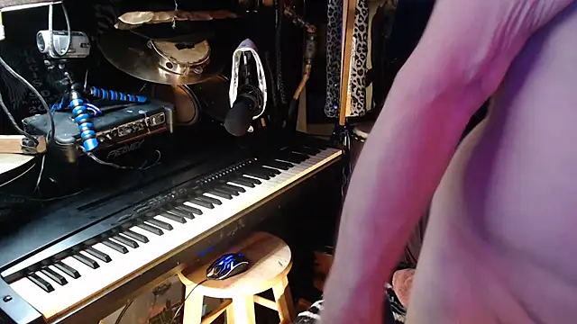 Snapshot of DREAMZ420 chatting on October 13, 2025, 9:42 am DREAMZ420 online show from October 13, 2025, 9:42 am