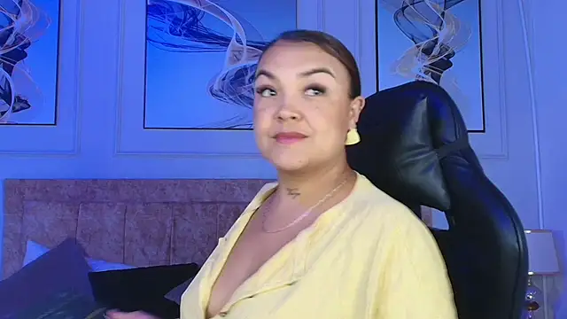 lyn adamns online show from September 11, 2025, 9:15 pm