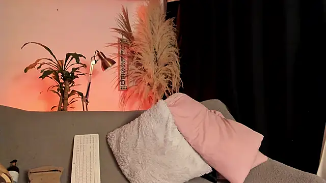 Snapshot of Serenity_Day chatting on February 19, 2026, 1:56 am Serenity Day online show from February 19, 2026, 1:56 am