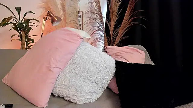 Snapshot of Serenity_Day chatting on February 28, 2026, 3:13 pm Serenity Day online show from February 28, 2026, 3:13 pm