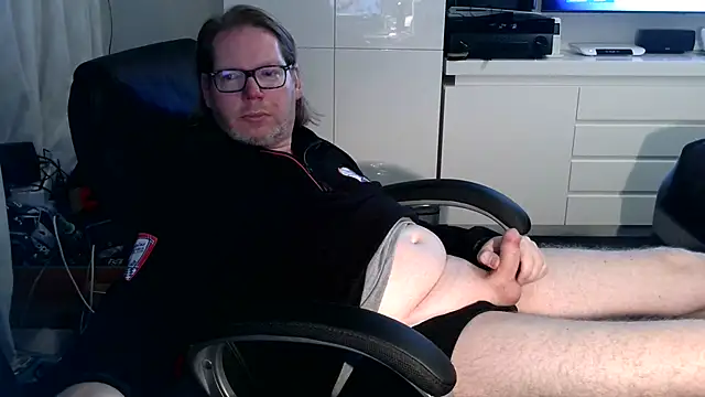 VSteph online show from November 18, 2025, 10:25 pm