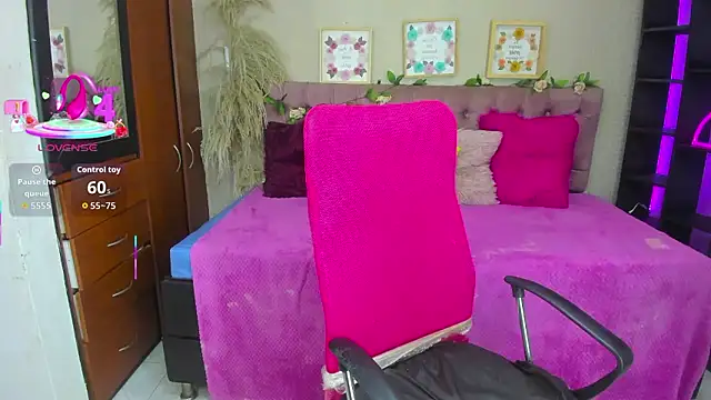 Lia Keen online show from November 5, 2025, 8:09 pm