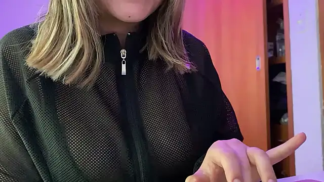 Snapshot of hannahcdmx chatting on September 15, 2025, 5:57 pm hannahcdmx online show from September 15, 2025, 5:57 pm