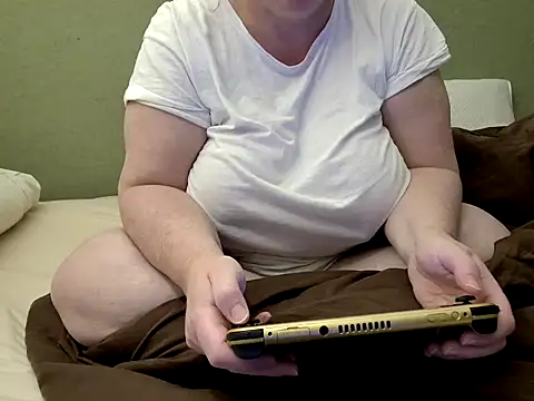 MarthaBriest online show from October 4, 2025, 9:57 pm