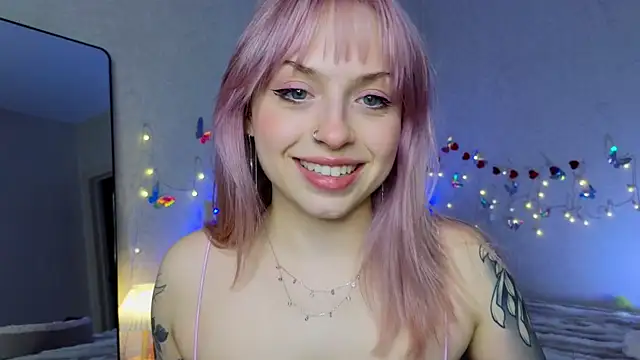 Snapshot of lavenderluxe chatting on March 5, 2025, 12:11 pm lavenderluxe online show from March 5, 2025, 12:11 pm