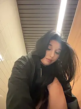 Tisha Busty online show from April 8, 2026, 1:22 pm