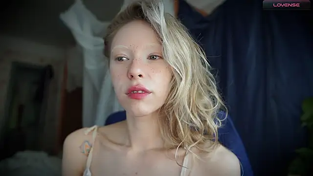 Snapshot of _Phantom_thread_ chatting on September 11, 2025, 9:20 am  Phantom thread  online show from September 11, 2025, 9:20 am