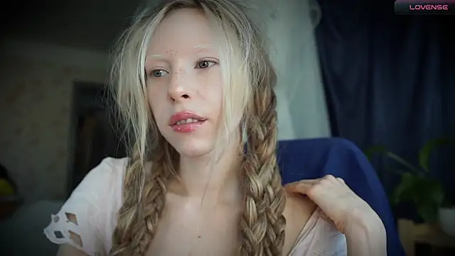 Snapshot of _Phantom_thread_ chatting on October 8, 2025, 8:56 am  Phantom thread  online show from October 8, 2025, 8:56 am