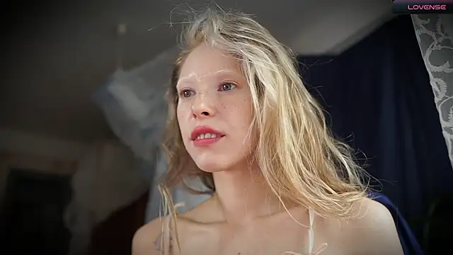 Snapshot of _Phantom_thread_ chatting on October 10, 2025, 10:58 am  Phantom thread  online show from October 10, 2025, 10:58 am