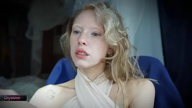 Snapshot of _Phantom_thread_ chatting on October 13, 2025, 10:04 am  Phantom thread  online show from October 13, 2025, 10:04 am