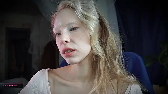 Snapshot of _Phantom_thread_ chatting on October 20, 2025, 8:48 am  Phantom thread  online show from October 20, 2025, 8:48 am