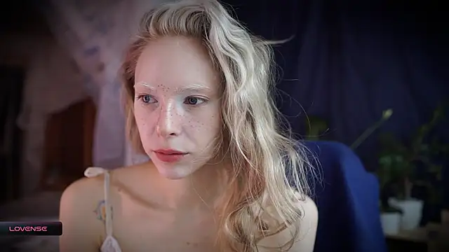 Snapshot of _Phantom_thread_ chatting on October 22, 2025, 8:14 am  Phantom thread  online show from October 22, 2025, 8:14 am