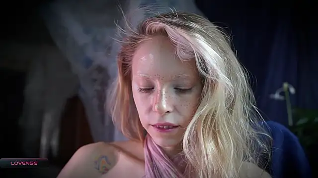 Snapshot of _Phantom_thread_ chatting on October 27, 2025, 9:57 am  Phantom thread  online show from October 27, 2025, 9:57 am