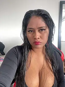 Snapshot of hurren_pasha chatting on December 16, 2024, 7:43 pm hurren pasha online show from December 16, 2024, 7:43 pm