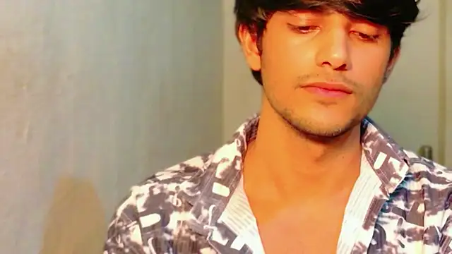 kingkartik7 online show from April 2, 2026, 7:33 pm
