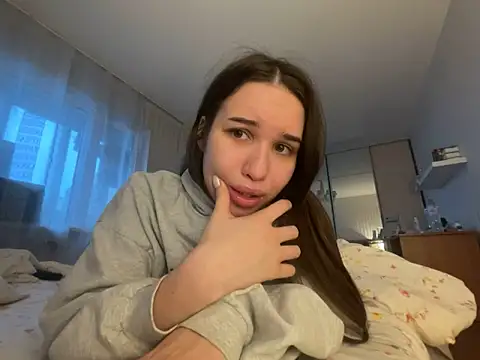 Snapshot of Roxie_Mils chatting on December 20, 2025, 8:10 am Roxie Mils online show from December 20, 2025, 8:10 am
