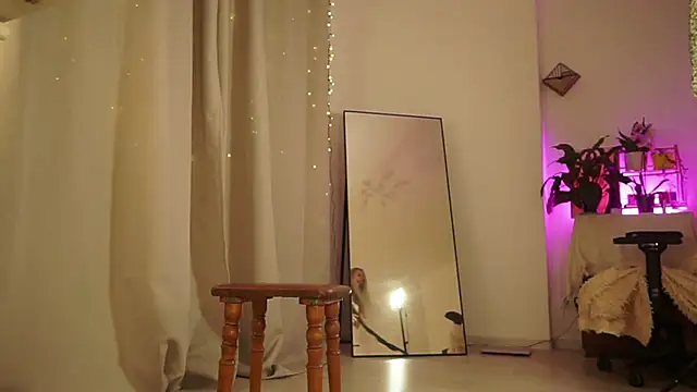 Elly Caramelly online show from March 6, 2025, 12:00 am