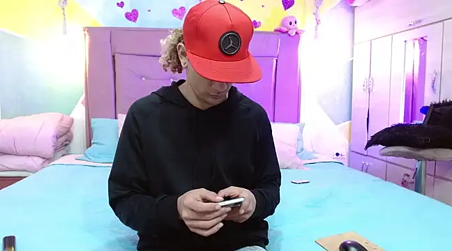 Snapshot of tylor_boy chatting on March 16, 2025, 4:20 am tylor boy online show from March 16, 2025, 4:20 am