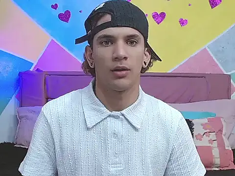 Snapshot of tylor_boy chatting on September 15, 2025, 2:33 am tylor boy online show from September 15, 2025, 2:33 am