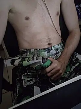 Snapshot of OliverWtdh chatting on February 12, 2026, 6:36 pm OliverWtdh online show from February 12, 2026, 6:36 pm