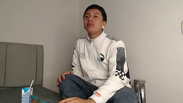 alex-lover online show from March 10, 2026, 4:17 am