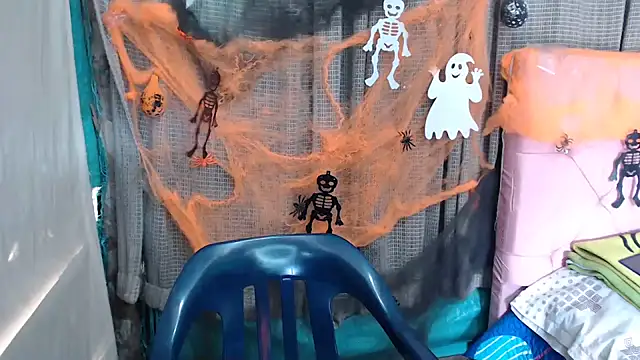 mom son dirty online show from October 31, 2025, 2:18 pm