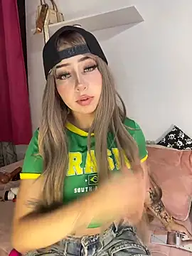 lunaapppp online show from February 24, 2026, 3:37 am