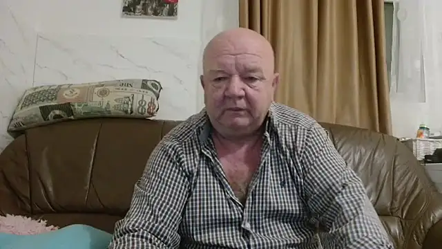 fullballs6 online show from November 26, 2025, 2:23 am