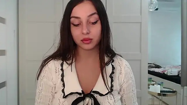 courtneyPerfect online show from October 10, 2025, 1:54 pm