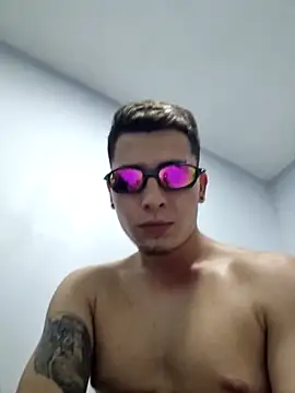 Comepussys online show from April 30, 2026, 9:08 pm