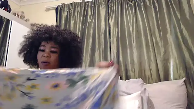 Foxybrownxx1 online show from September 29, 2025, 8:52 am